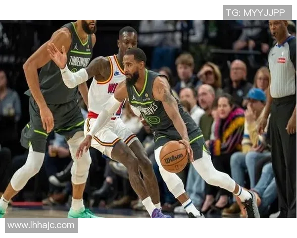 勇士与森林狼激战11场赛季对决精彩纷呈引发球迷热议